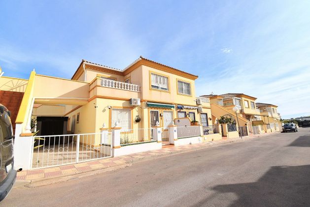 Foto 1 de Àtic en venda a Playa Flamenca - Punta Prima de 1 habitació amb terrassa i piscina