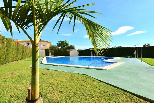 Foto 2 de Àtic en venda a Playa Flamenca - Punta Prima de 1 habitació amb terrassa i piscina