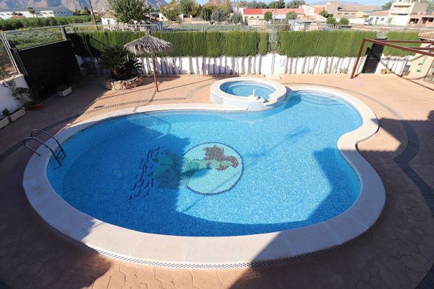 Foto 2 de Venta de chalet en Orihuela ciudad de 4 habitaciones con terraza y piscina