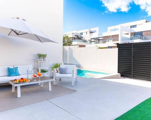 Foto 2 de Chalet en venta en Benijófar de 4 habitaciones con terraza y piscina