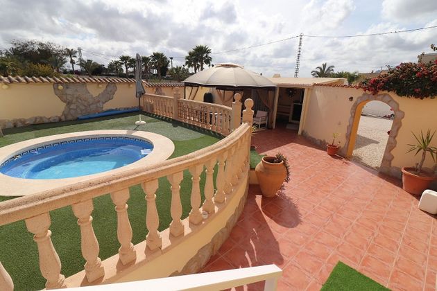 Foto 2 de Venta de chalet en Catral de 3 habitaciones con terraza y piscina
