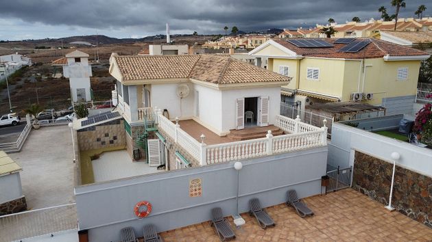 Foto 2 de Casa adossada en venda a calle Doctor Agustín Millares Carlo de 3 habitacions amb terrassa i piscina