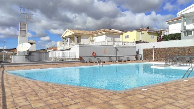 Foto 1 de Casa adossada en venda a calle Doctor Agustín Millares Carlo de 3 habitacions amb terrassa i piscina