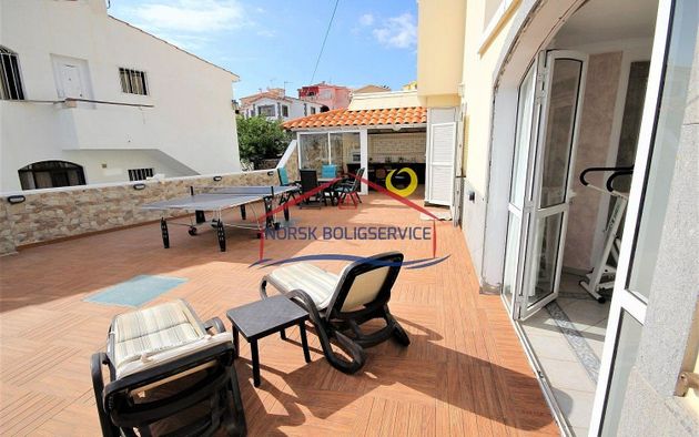 Foto 2 de Casa adossada en venda a Arguineguín de 4 habitacions amb terrassa i piscina