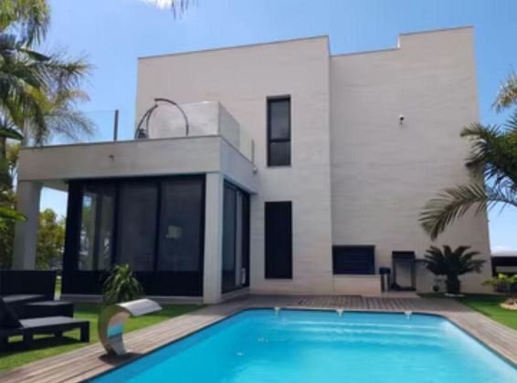 Foto 2 de Alquiler de casa en Costa Adeje de 4 habitaciones con terraza y piscina
