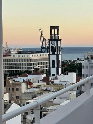 Foto 2 de Àtic en lloguer a Centro - Santa Cruz de Tenerife de 2 habitacions amb terrassa i ascensor