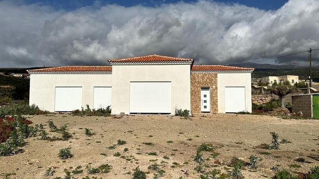 Foto 1 de Venta de casa rural en Granadilla de Abona ciudad de 2 habitaciones con terraza y jardín