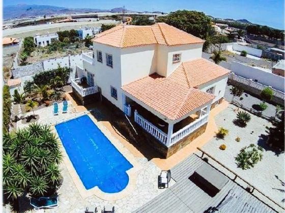 Foto 1 de Chalet en venta en calle Doctor Crespo de 5 habitaciones con terraza y piscina