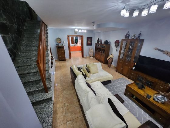 Foto 2 de Casa en venda a calle Borraja de 3 habitacions amb terrassa i garatge
