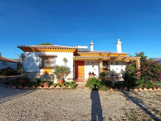 Foto 2 de Casa rural en venta en Periana de 4 habitaciones con terraza y piscina