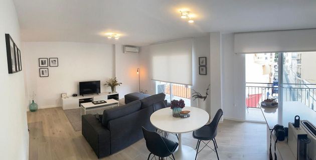 Foto 1 de Alquiler de piso en calle Juan Sebastián Elcano de 2 habitaciones con balcón y aire acondicionado