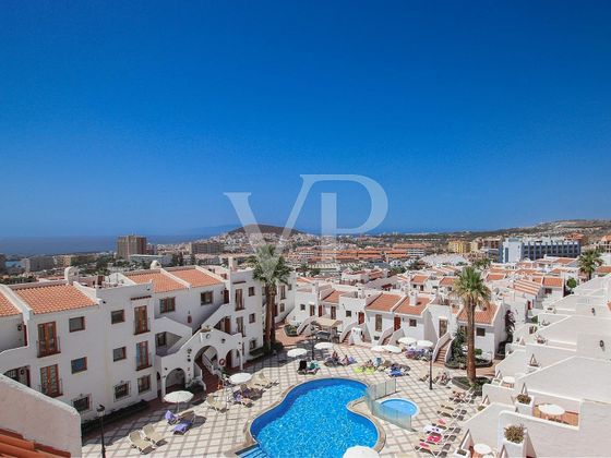 Foto 2 de Àtic en venda a Los Cristianos - Playa de las Américas de 2 habitacions amb terrassa i balcó