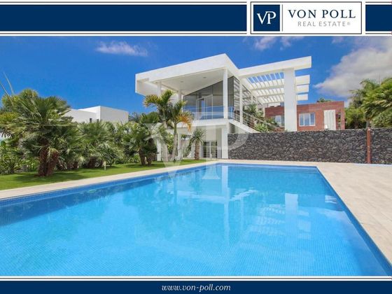Foto 1 de Venta de chalet en Costa Adeje de 6 habitaciones con terraza y piscina
