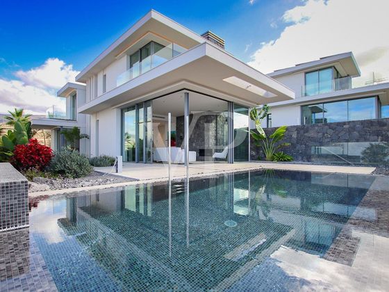 Foto 2 de Casa adossada en venda a Playa de San Juan de 3 habitacions amb terrassa i piscina