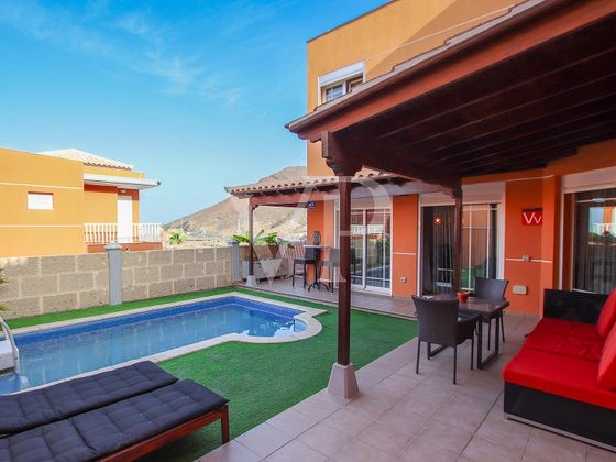 Foto 2 de Casa en venda a Los Cristianos - Playa de las Américas de 4 habitacions amb terrassa i piscina