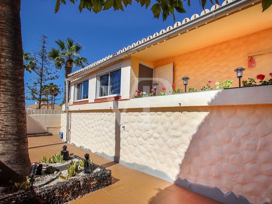 Foto 2 de Casa adossada en venda a Chayofa - Las Camellas de 3 habitacions amb terrassa i piscina