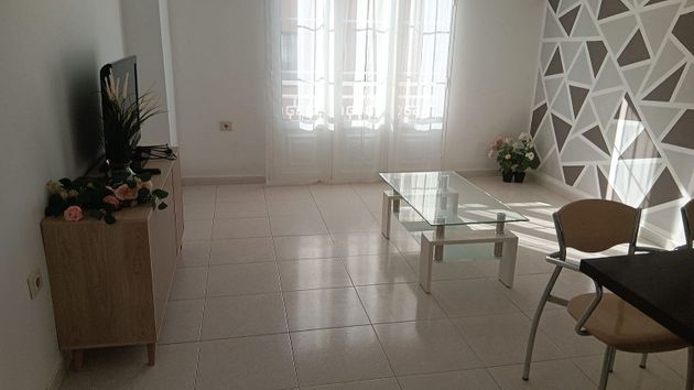 Foto 1 de Pis en venda a Centro - La Vega Alta de 3 habitacions amb mobles i balcó