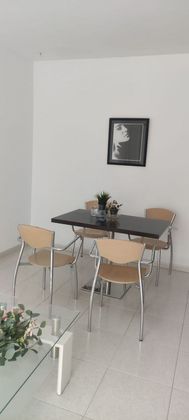 Foto 2 de Pis en venda a Centro - La Vega Alta de 3 habitacions amb mobles i balcó
