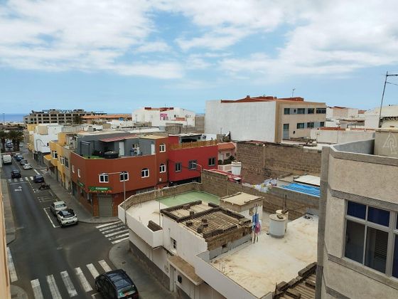 Foto 1 de Venta de ático en Vecindario centro-San Pedro Mártir de 3 habitaciones con terraza