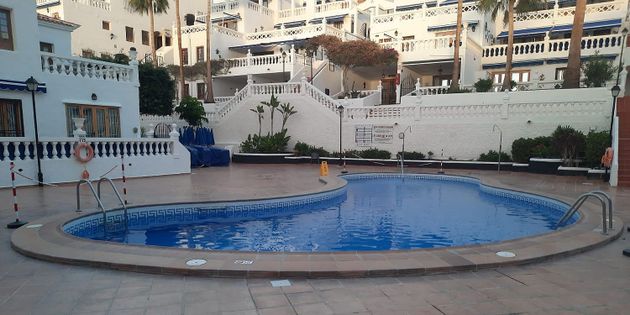 Foto 1 de Venta de estudio en Los Cristianos - Playa de las Américas con terraza y piscina