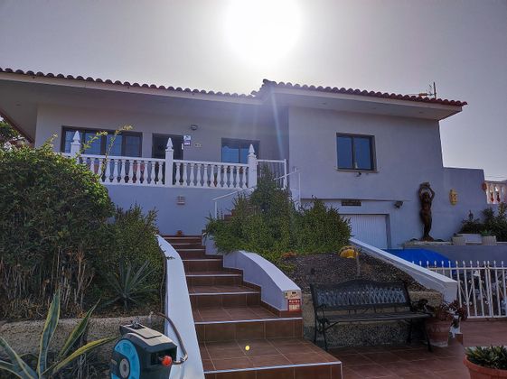 Foto 1 de Venta de chalet en El Médano de 3 habitaciones con terraza y garaje
