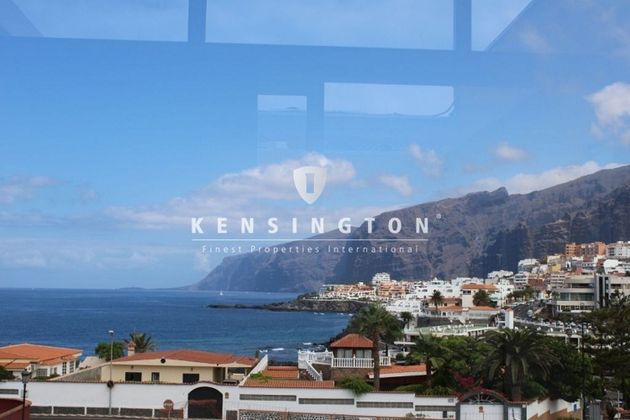 Foto 1 de Xalet en venda a Puerto de Santiago de 6 habitacions amb terrassa i piscina