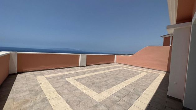 Foto 2 de Venta de dúplex en Costa Adeje de 3 habitaciones con terraza y piscina
