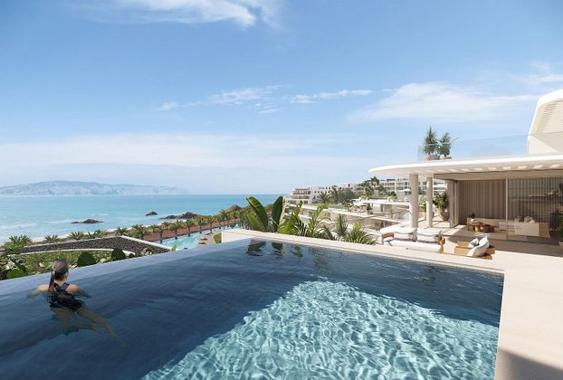 Foto 1 de Ático en venta en Playa de San Juan de 2 habitaciones con terraza y piscina