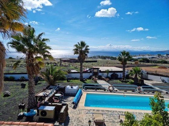 Foto 1 de Chalet en venta en Macher de 5 habitaciones con terraza y piscina
