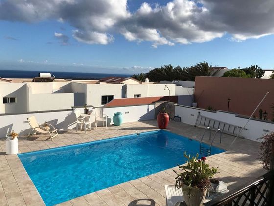 Foto 1 de Chalet en venta en Güime de 4 habitaciones con terraza y piscina