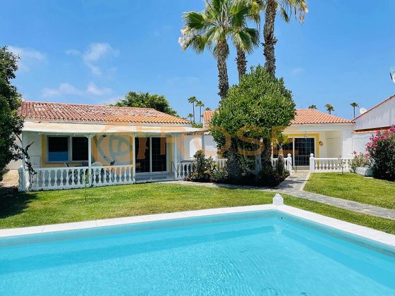 Foto 1 de Chalet en venta en Playa del Inglés de 7 habitaciones con terraza y piscina