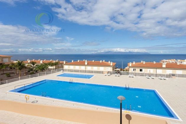 Foto 1 de Piso en alquiler en Puerto de Santiago de 2 habitaciones con terraza y piscina