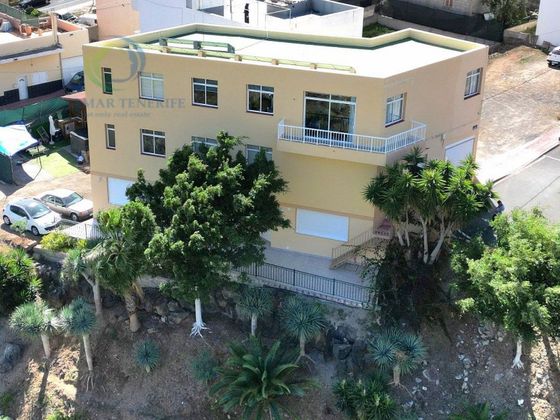 Foto 1 de Chalet en venta en Buzanda - Cabo Blanco - Valle San Lorenzo de 5 habitaciones con terraza y garaje