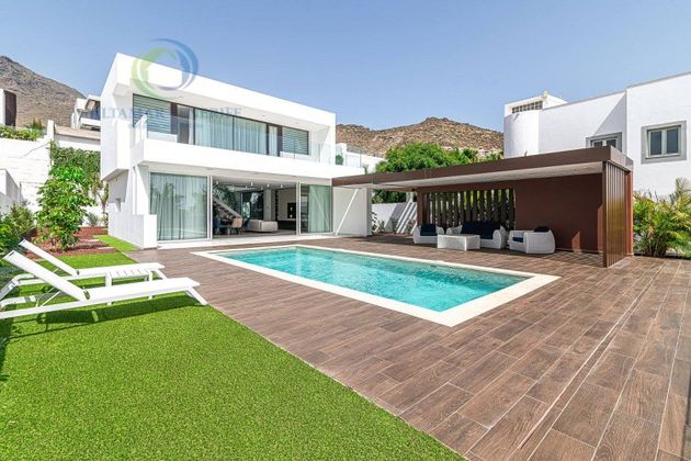 Foto 2 de Casa en venda a avenida Kurt Konrad Mayer de 5 habitacions amb terrassa i piscina