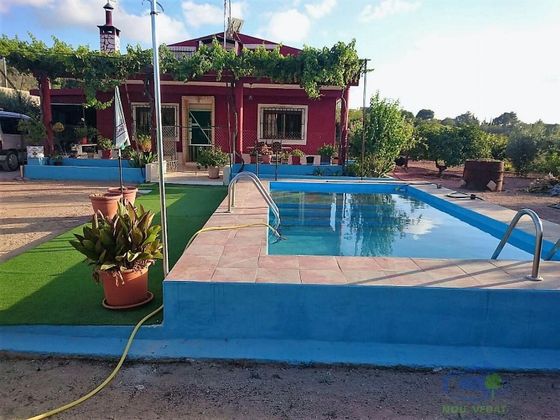 Foto 1 de Venta de chalet en Monserrat de 5 habitaciones con terraza y piscina