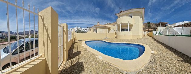 Foto 1 de Chalet en venta en avenida De Las Estrellas de 3 habitaciones con terraza y piscina