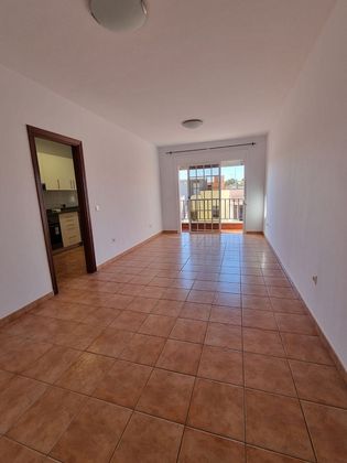Foto 2 de Venta de piso en La Cuesta - Gracia - Finca España de 3 habitaciones con garaje y balcón