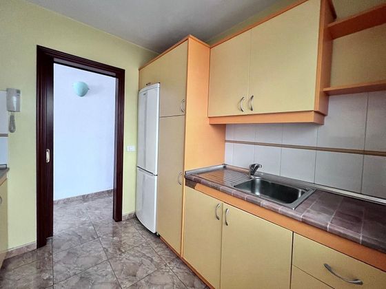 Foto 2 de Piso en venta en Vecindario-Paredilla-Sardina de 2 habitaciones con garaje y ascensor