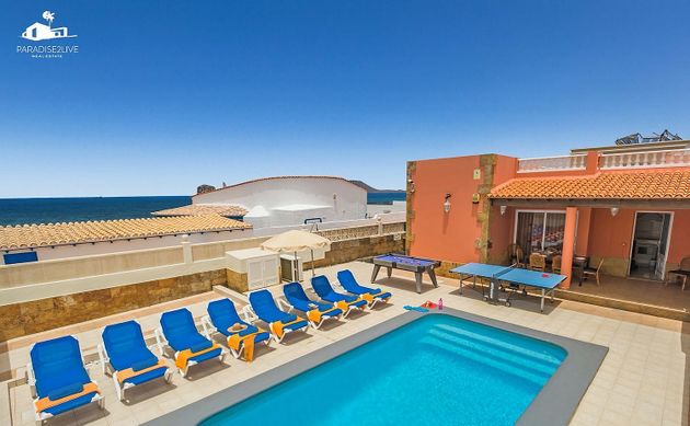 Foto 2 de Venta de casa en calle Tarraya de 4 habitaciones con terraza y piscina