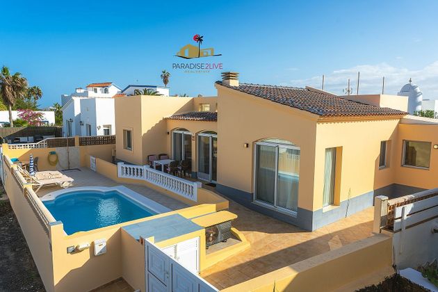 Foto 2 de Xalet en venda a Corralejo de 3 habitacions amb terrassa i piscina