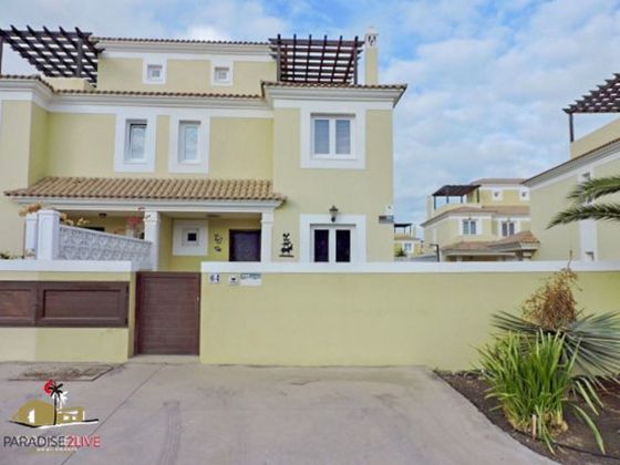 Foto 1 de Venta de casa en urbanización Geafond P de 3 habitaciones con terraza y piscina