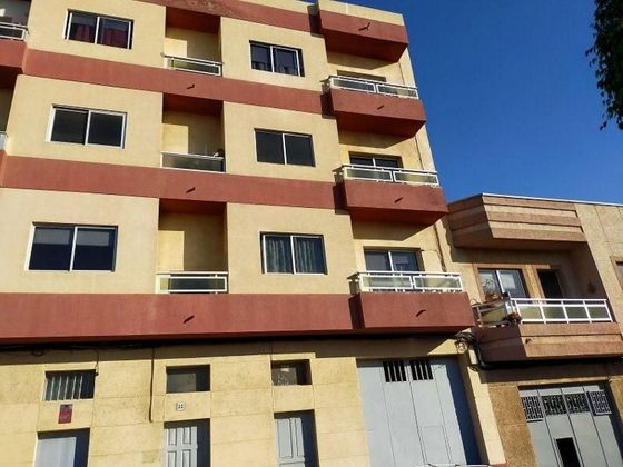 Foto 1 de Piso en venta en Callejón del Castillo - El Calero - Las Huesas de 3 habitaciones con terraza