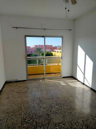 Foto 2 de Piso en venta en Callejón del Castillo - El Calero - Las Huesas de 3 habitaciones con terraza