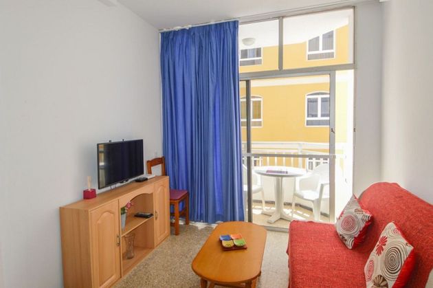 Foto 2 de Piso en alquiler en Arguineguín de 1 habitación con muebles y balcón