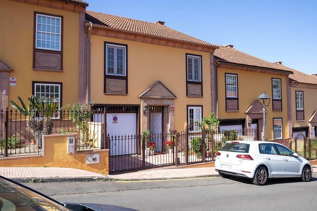 Foto 1 de Casa adosada en venta en Tegueste de 5 habitaciones con terraza y garaje