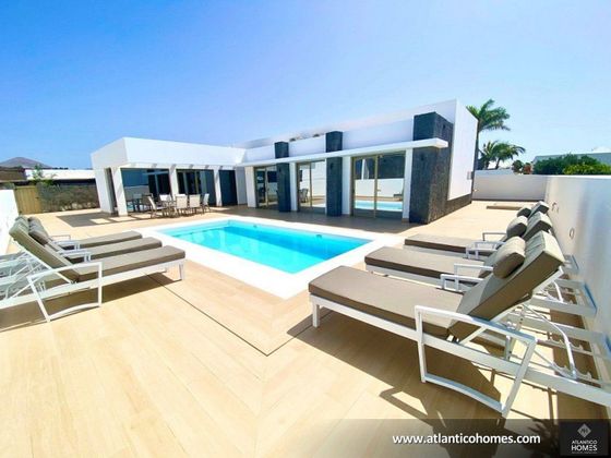 Foto 1 de Casa en venda a calle Agachadilla de 3 habitacions amb terrassa i piscina