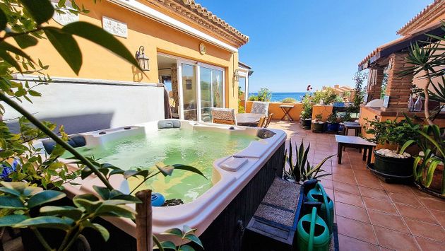 Foto 2 de Ático en venta en El Castillo de 4 habitaciones con terraza y piscina