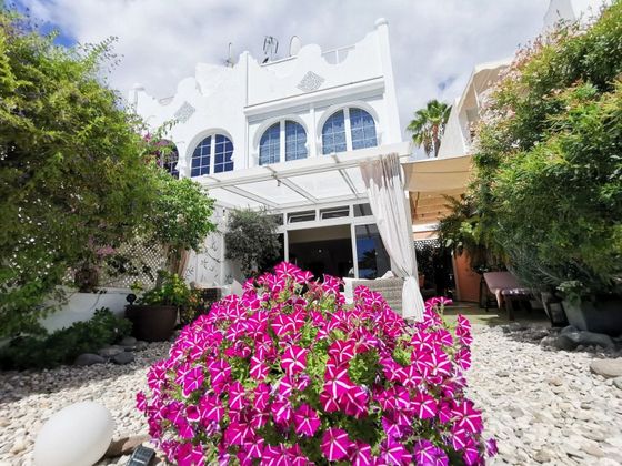 Foto 1 de Xalet en venda a Playa del Inglés de 2 habitacions amb terrassa i piscina