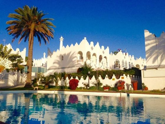 Foto 2 de Chalet en venta en Playa del Inglés de 2 habitaciones con terraza y piscina