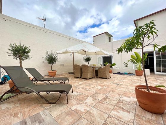 Foto 1 de Casa adossada en venda a Vecindario norte-Cruce Sardina de 3 habitacions amb terrassa i aire acondicionat